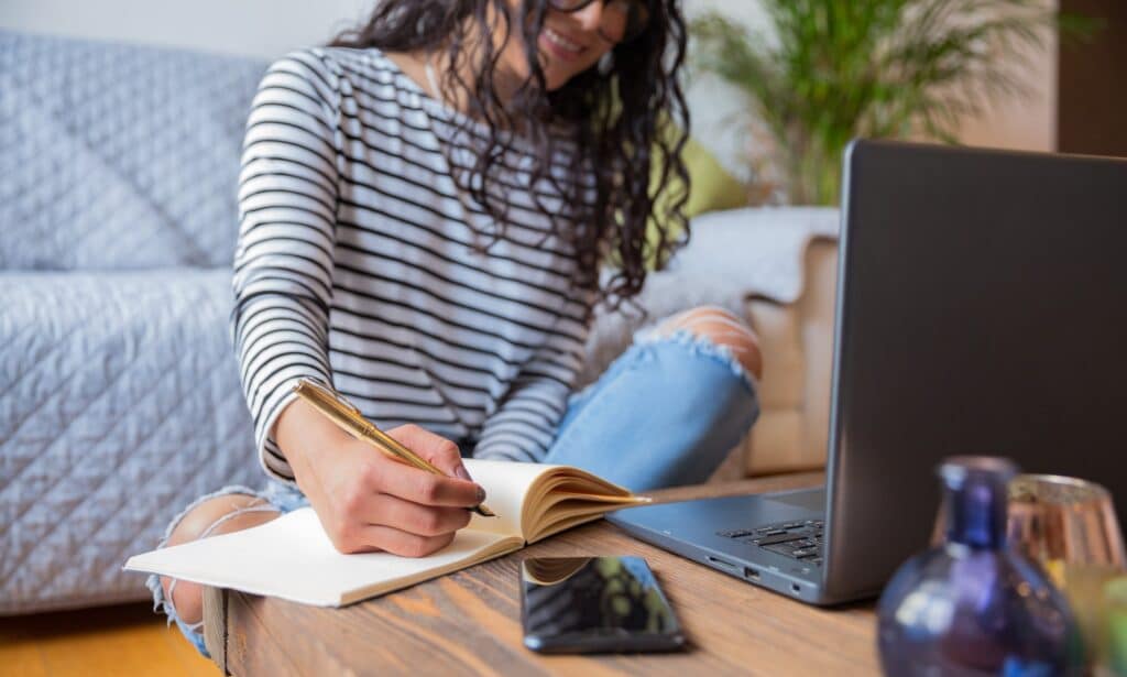 girlstudying